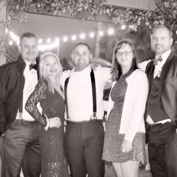 Meet your Posher, Nicole - Picture 3 of 4